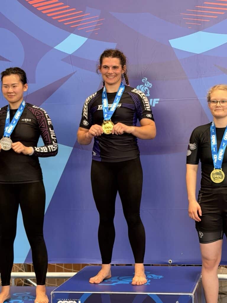 Bernadette Marsano ganz oben auf dem Siegerpodest der Munich International Open 2026